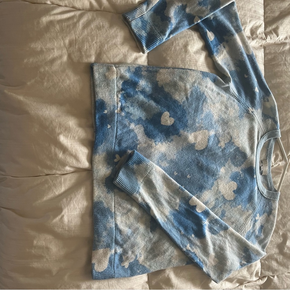 Kinross Cashmere Dreamy Hearts Pullover. Light Blue.  Size M.